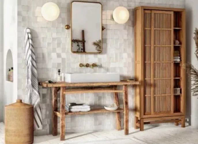 Salle de bain avec des meubles en bois