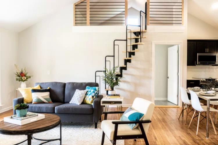 Canapé deux places dans un salon/salle à manger/cuisine moderne