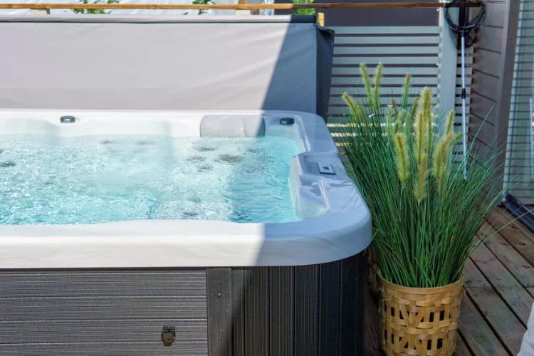 Spa sur une terrasse