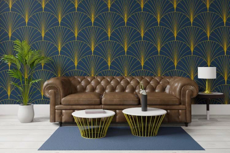 Salon avec un papier peint tendance