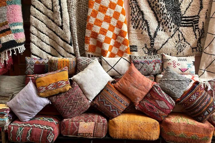 Tapis et coussins faits main