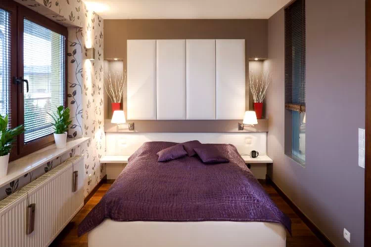 Petite chambre d'adulte mauve