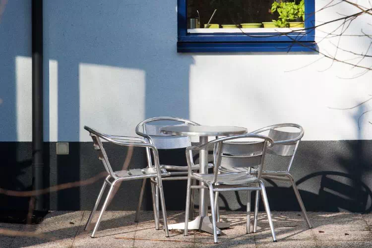 Table et chaises de jardin en aluminium