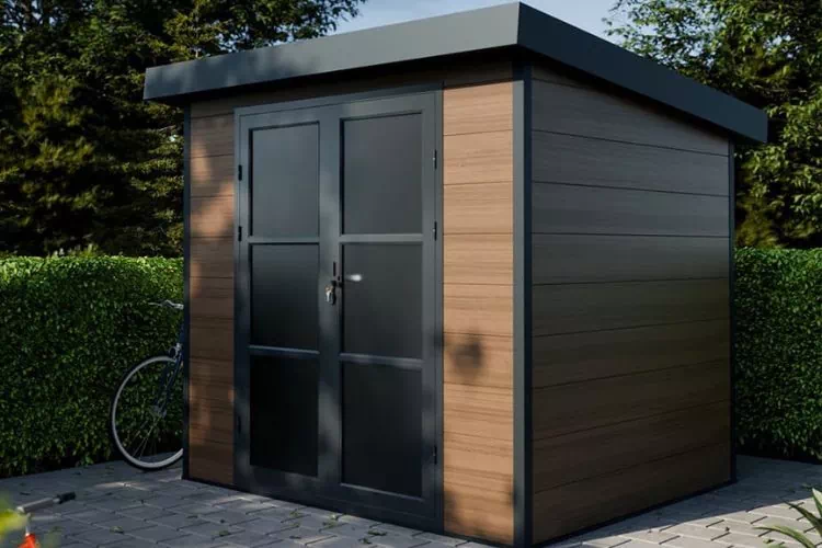 Abri de jardin avec une structure métallique et des murs en bois