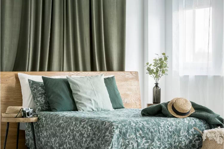 Chambre avec une tenture vert canard