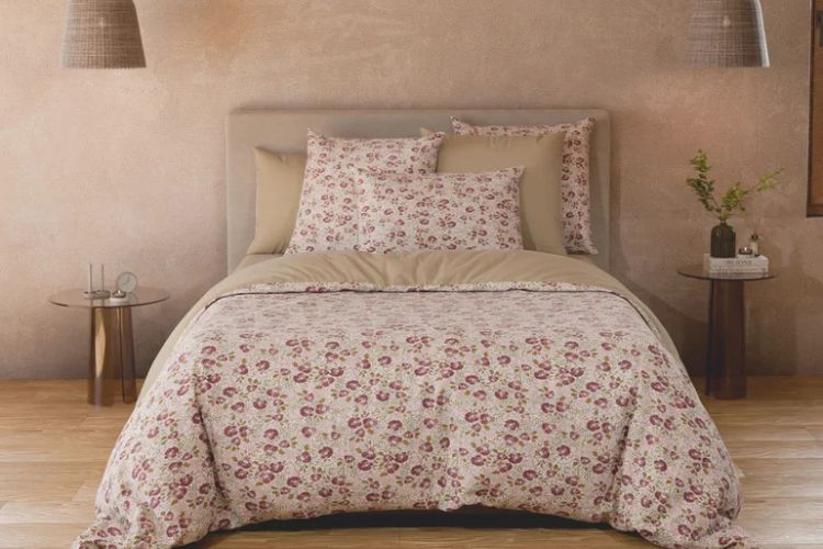Accessoires de lit couleur neutre