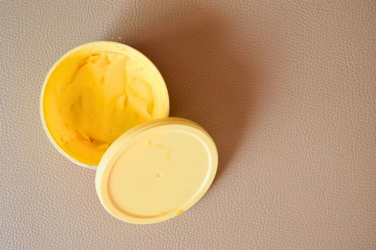 Boite de margarine presque vide