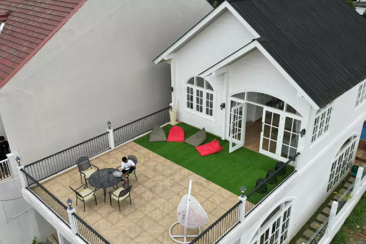 Belle terrasse en hauteur