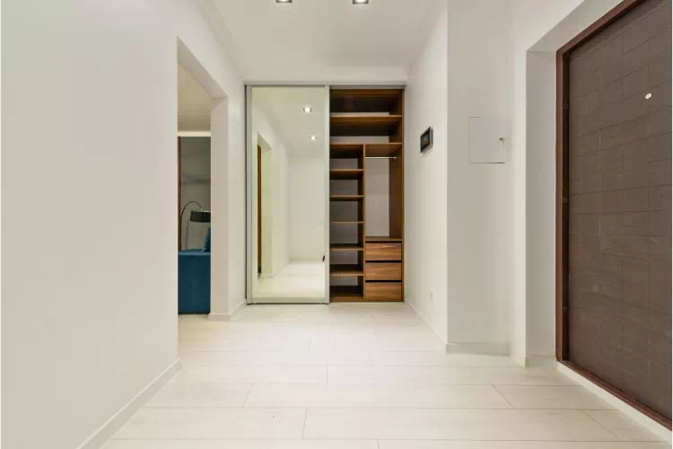 Placard dans un couloir