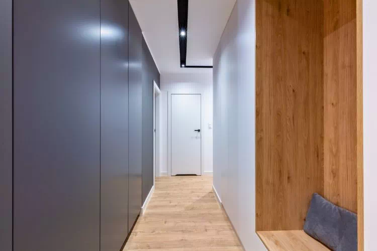 Placard dans un couloir