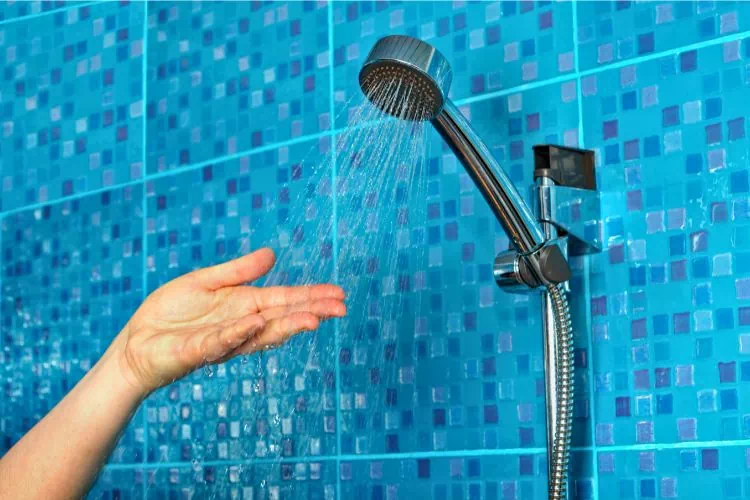 Eau de douche avant qu'elle chauffe