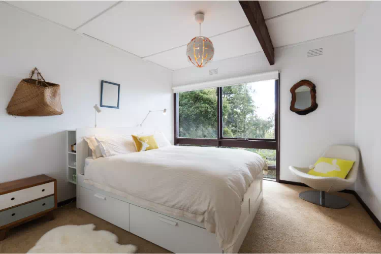 Petite chambre d’amis confortable