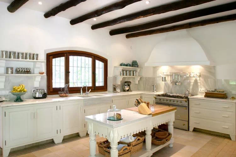 Cuisine rustique peint en blanc