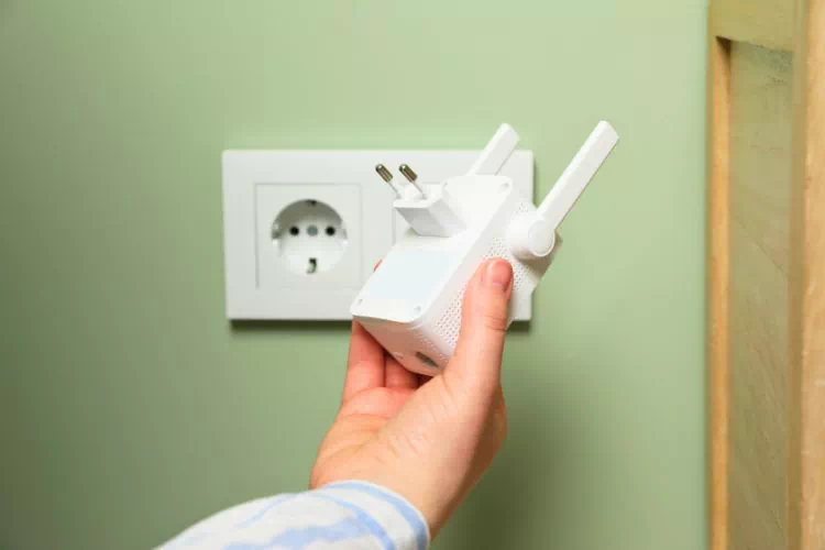 Répéteur Wi-Fi prêt à être branché