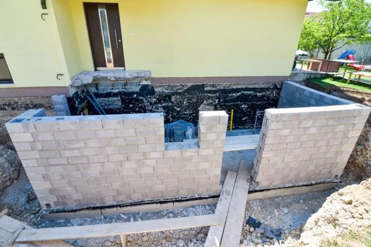 Construction d'une extension accolée à une maison