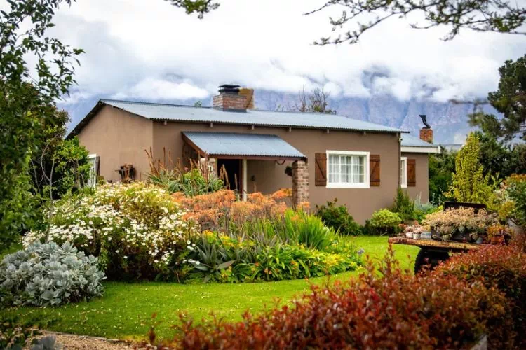 Maison de campagne avec du crépi